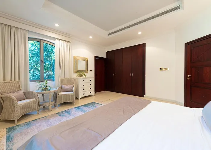 Palm Jumeirah Beachfront Private Pool Villa 5 Bedroom & 1 Maids Room With Access To Beach