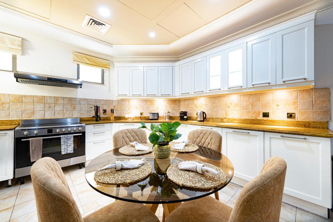 Palm Jumeirah Beachfront Private Pool 5 Bedroom & 1 Maids With Access To Вилла