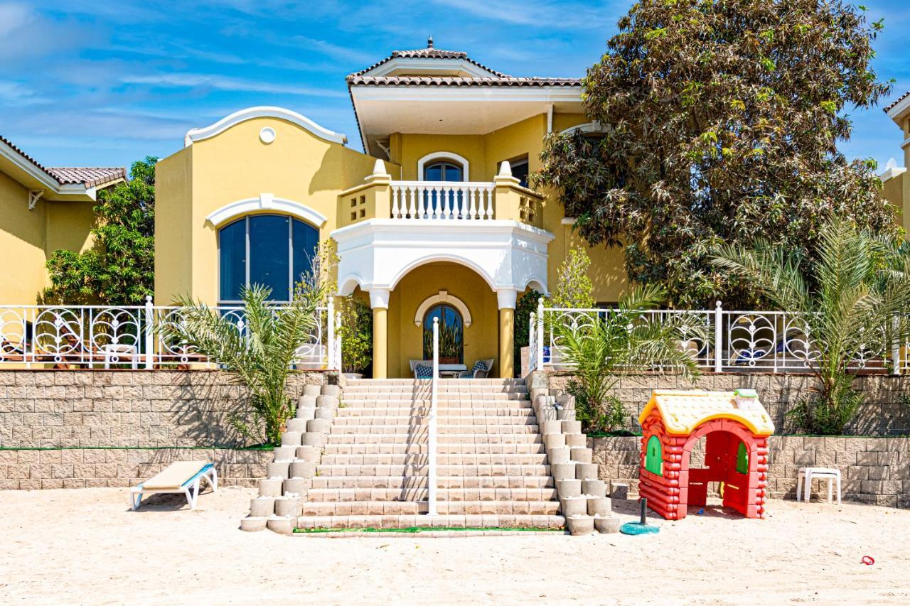 Вилла Palm Jumeirah Beachfront Private Pool 5 Bedroom & 1 Maids With Access To