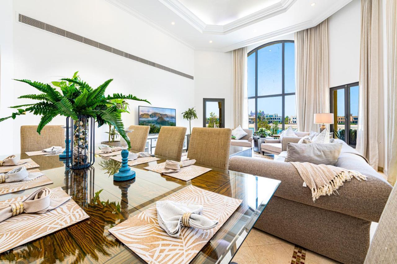 Palm Jumeirah Beachfront Private Pool 5 Bedroom & 1 Maids With Access To * Дубай