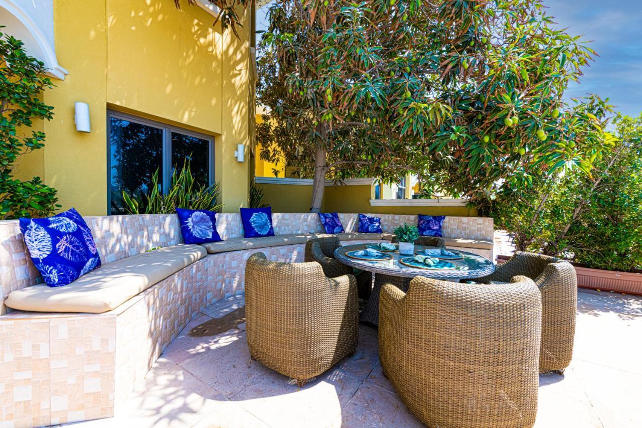 Palm Jumeirah Beachfront Private Pool 5 Bedroom & 1 Maids With Access To Дубай